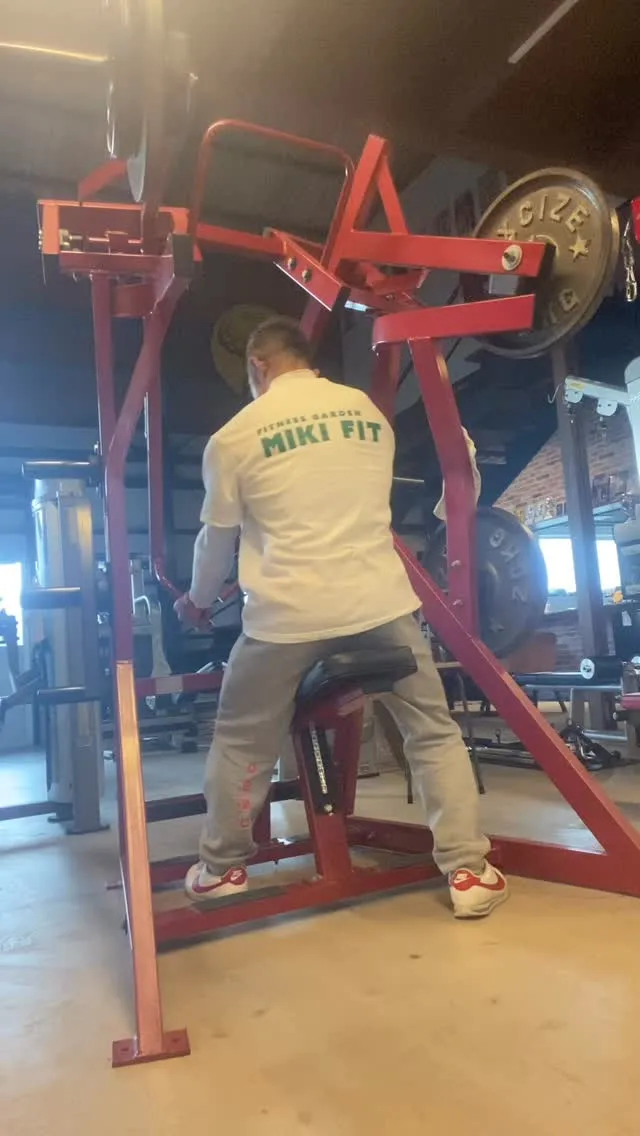 今日のトレーニングテーマは「背中」！💪✨DYローイングでしっ...