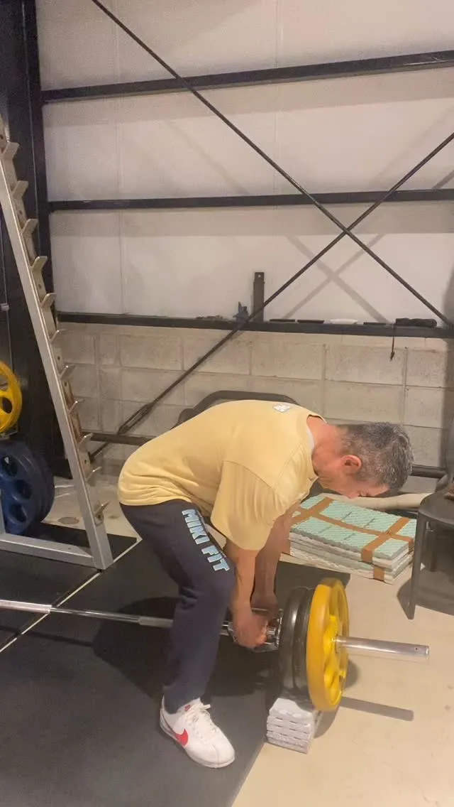 🏋️‍♂️今日のトレーニングは背中に集中！確かなフォームで効...